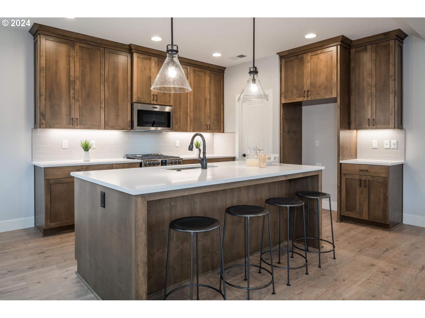 836 Southwest 49th Street Gresham, OR 97080 - Photo 5 of 15 Gallery Image 5