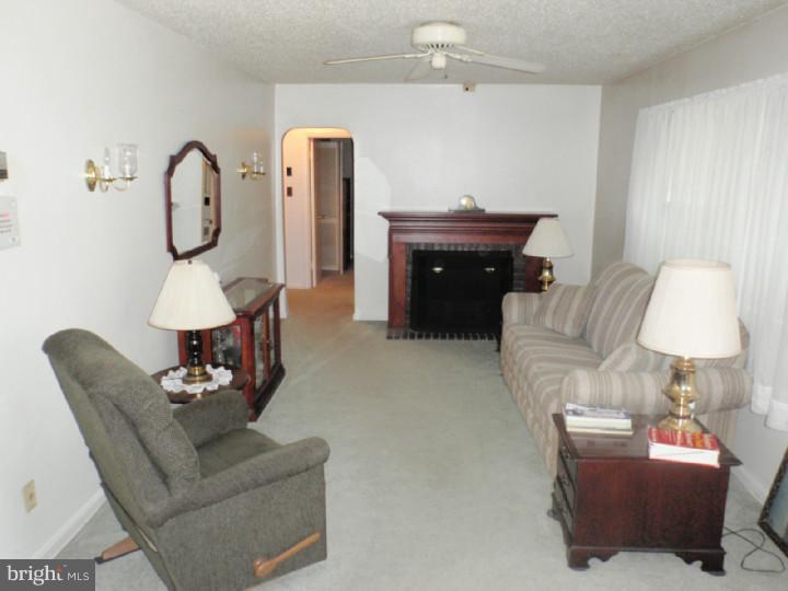 44 Steele Road Dover, DE 19901 - Photo 5 of 25 Living Room