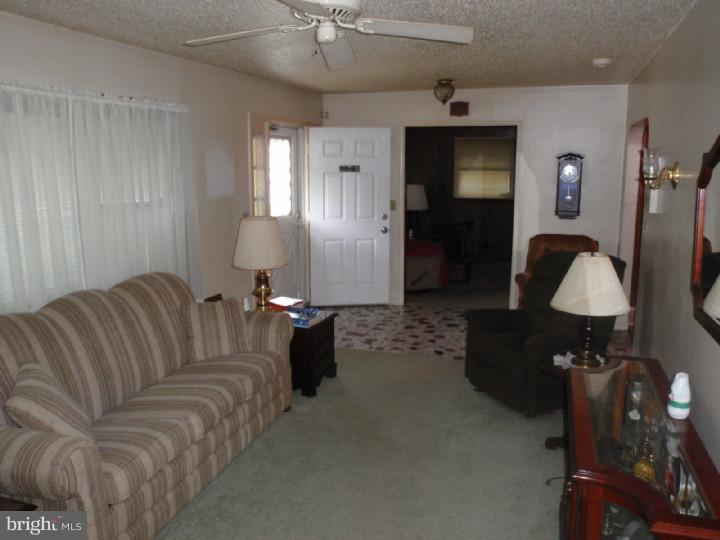 44 Steele Road Dover, DE 19901 - Photo 6 of 25 Living Room