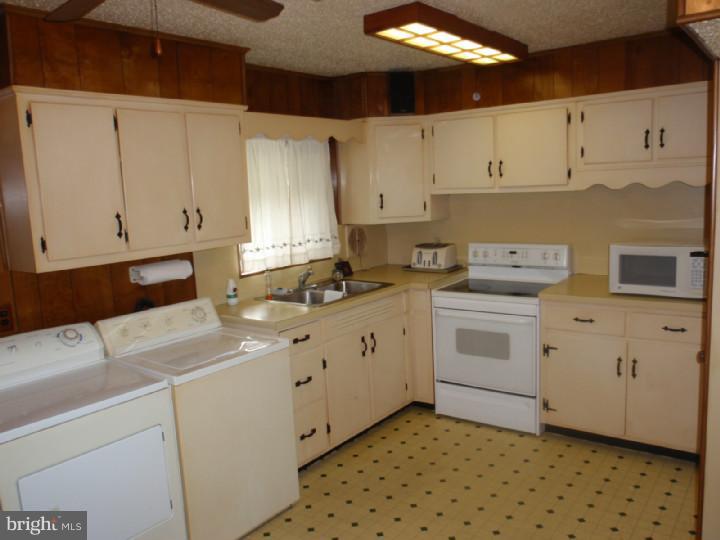 44 Steele Road Dover, DE 19901 - Photo 8 of 25 Kitchen