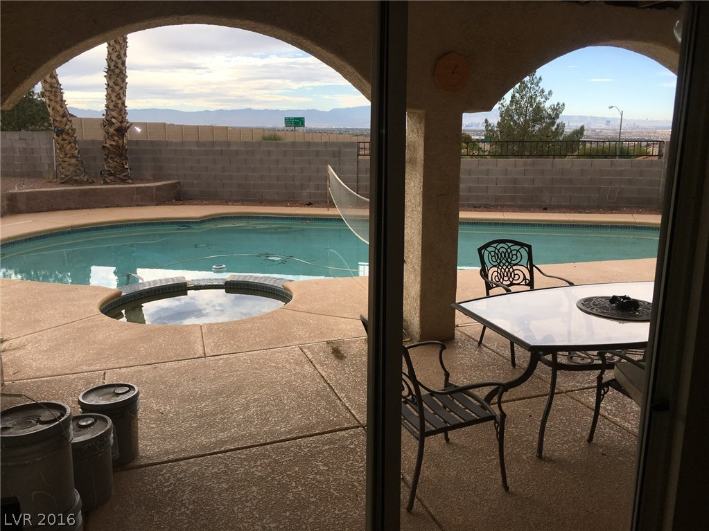 454 Leighann Road Henderson, NV 89015 - Photo 3 of 10 Gallery Image 3