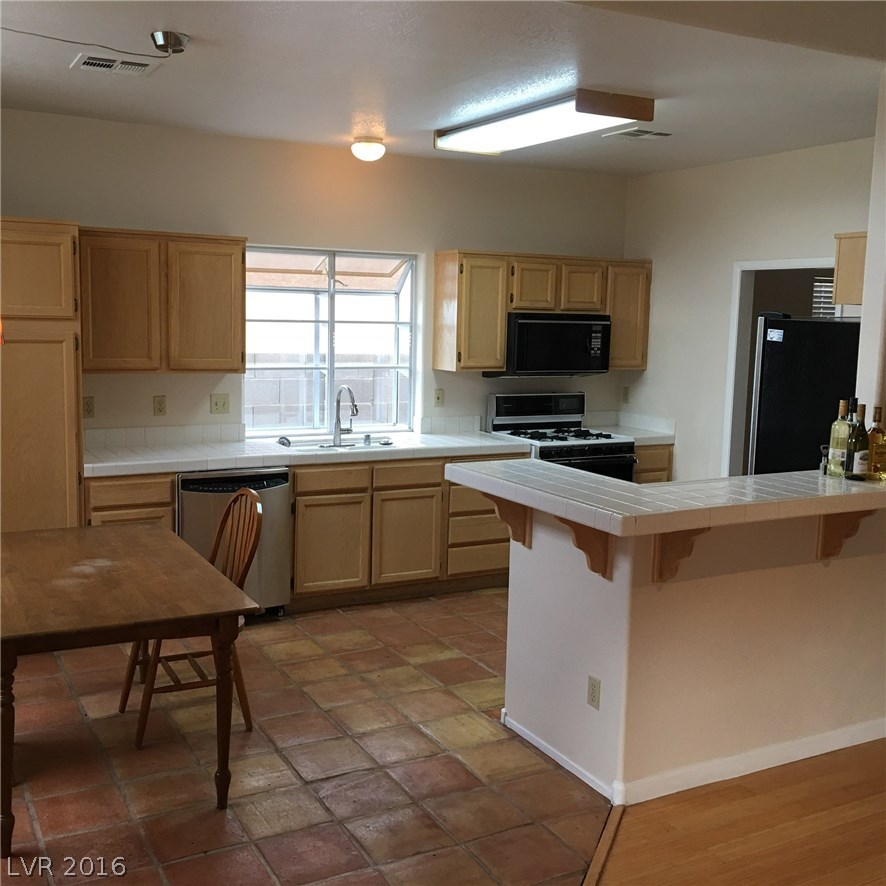 454 Leighann Road Henderson, NV 89015 - Photo 5 of 10 Gallery Image 5