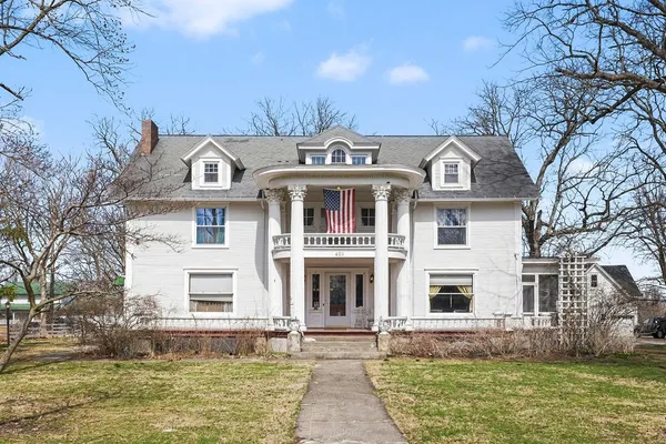 $359,900 | 401 East Prairie Street, Odell, IL 60460