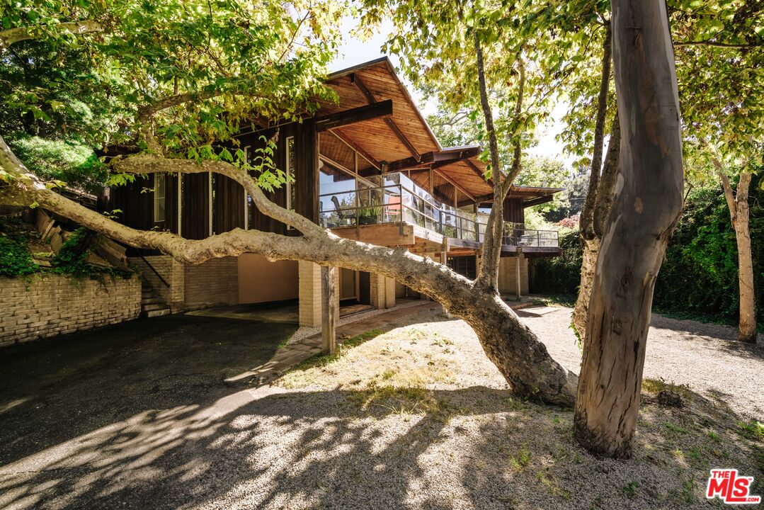 630 Hightree Road Santa Monica, CA 90402 - Photo 1 of 31