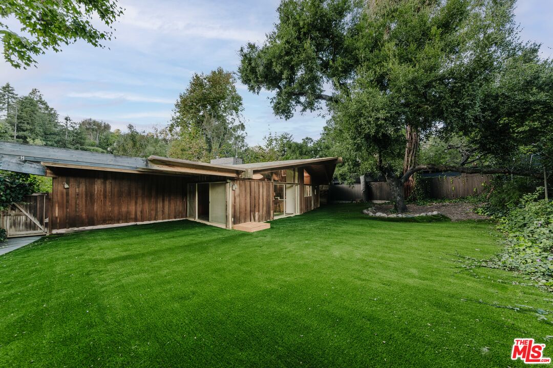 630 Hightree Road Santa Monica, CA 90402 - Photo 25 of 31