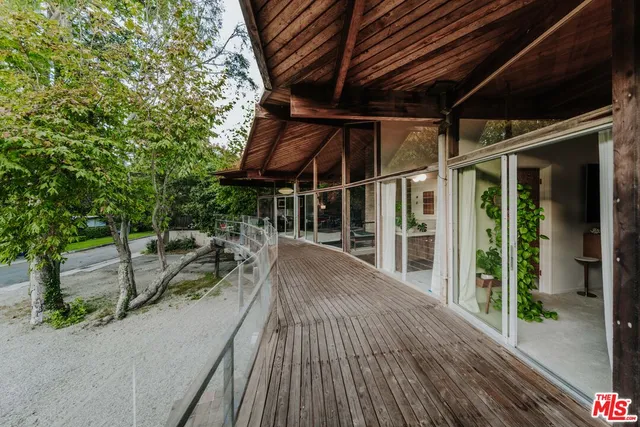 $5,950,000 | 630 Hightree Road, Santa Monica, CA 90402