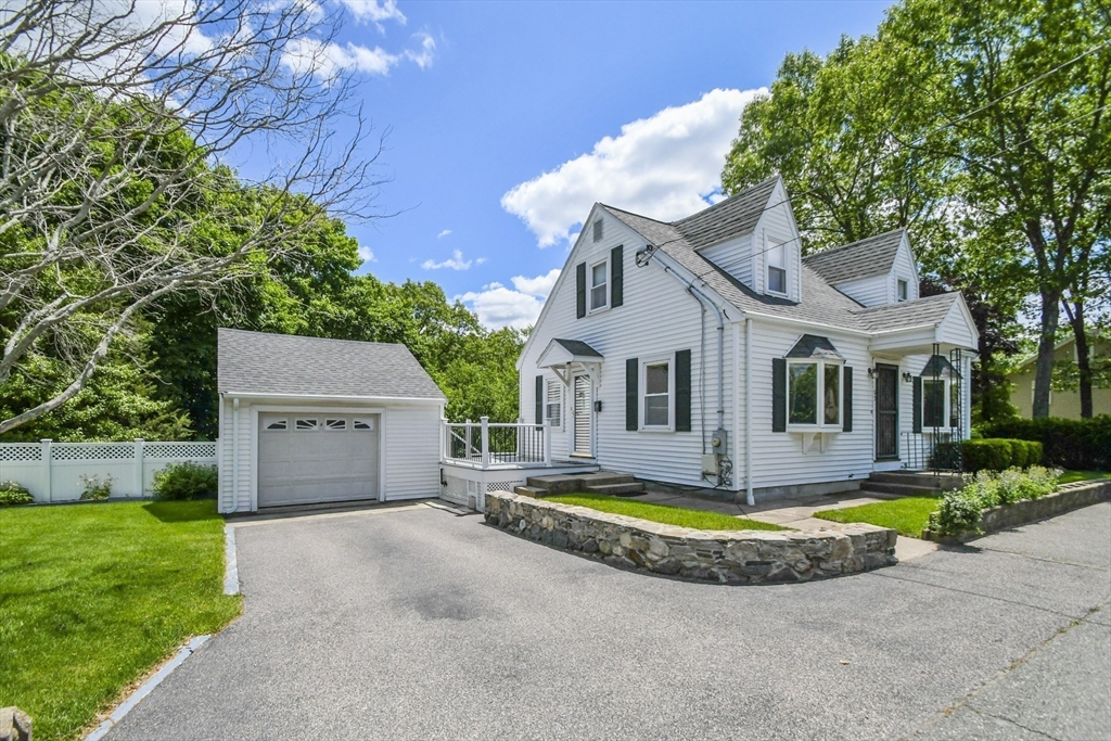57 Strafford Road Westwood, MA 02090 - Photo 12 of 13 Gallery Image 12