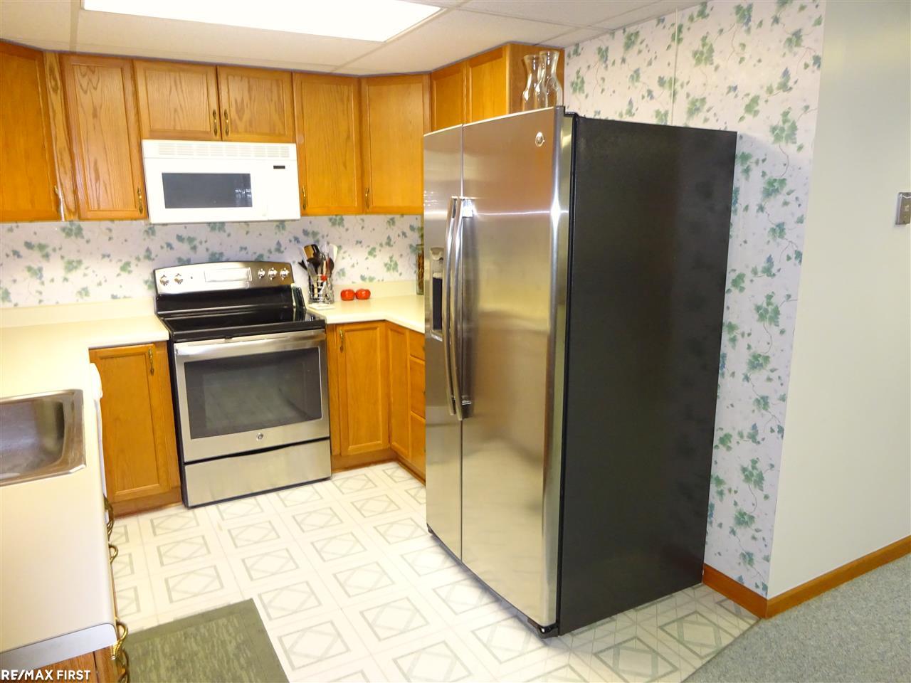 896 Grovecrest Rochester Hills, MI 48307 - Photo 34 of 43