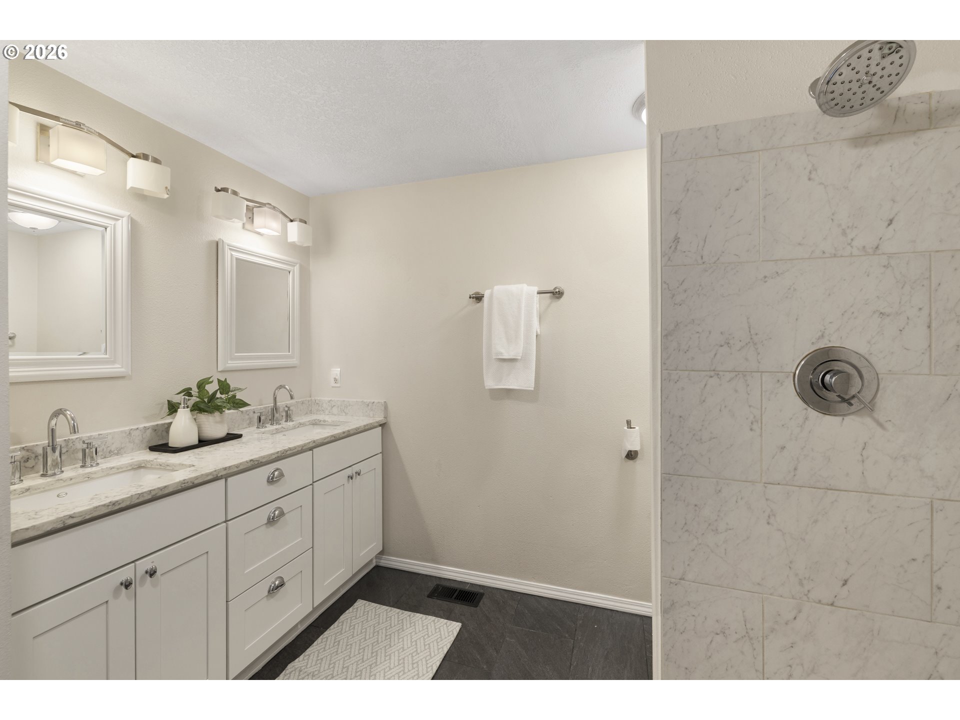 11051 Southeast Mather Road Clackamas, OR 97015 - Photo 15 of 27 Owner's Suite Bathroom