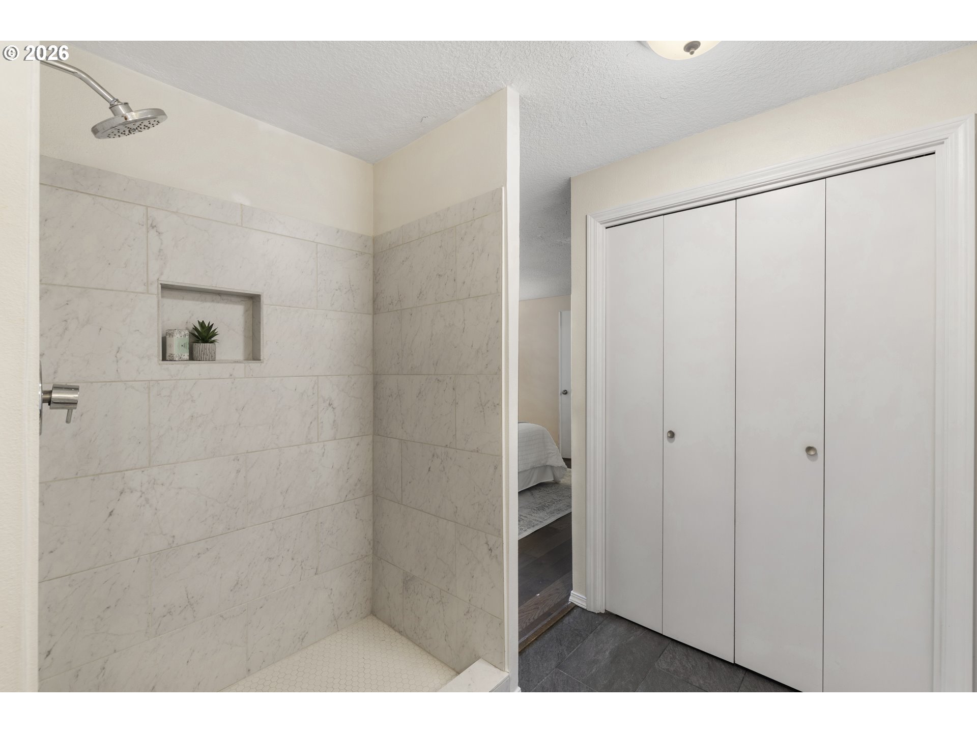 11051 Southeast Mather Road Clackamas, OR 97015 - Photo 17 of 27 Owner's Suite Bathroom