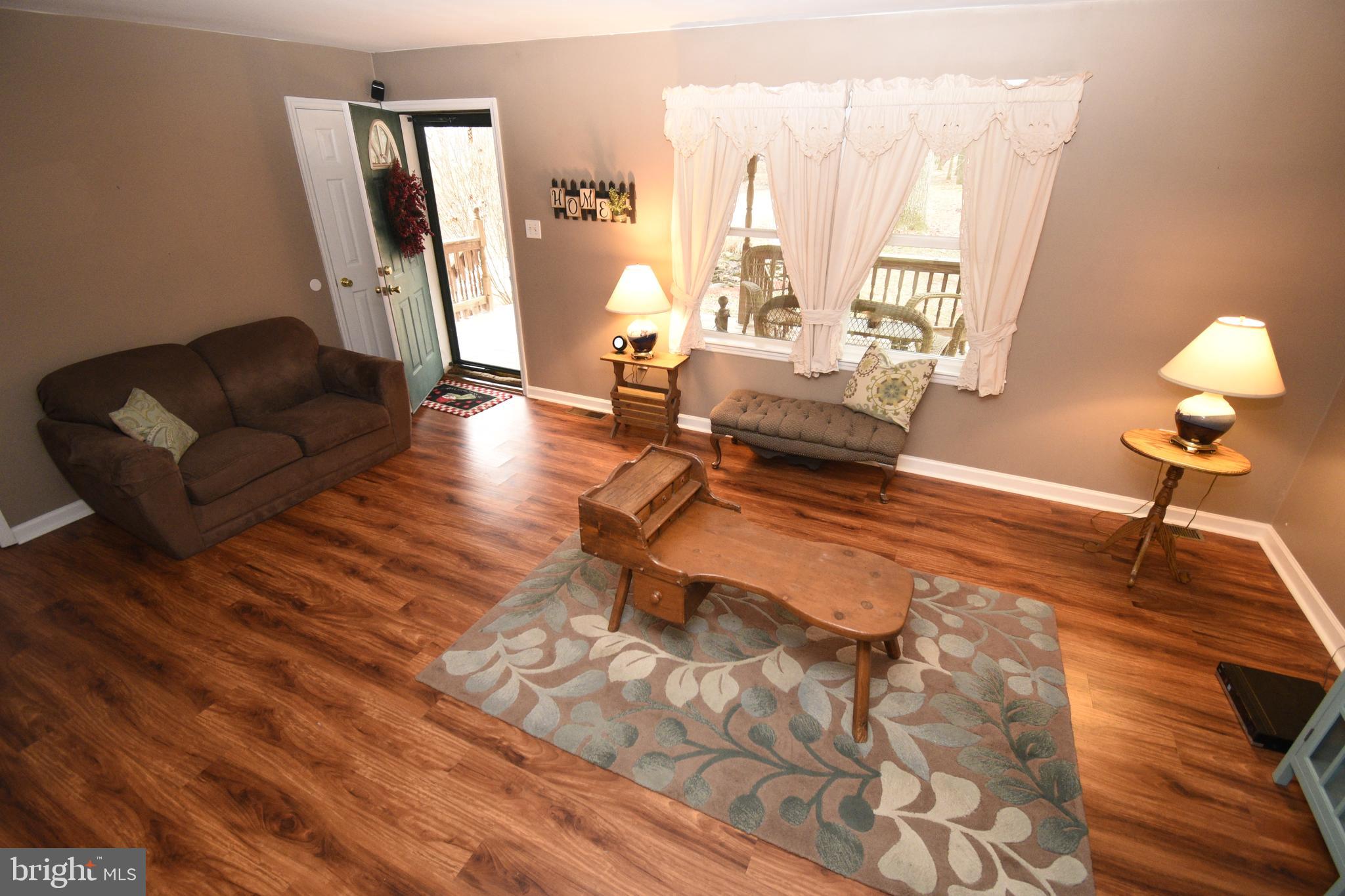 560 White Church Road York Springs, PA 17372 - Photo 2 of 28 Living Room