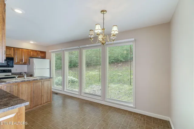 $529,900 | 4969 Back Valley Road, Speedwell, TN 37870