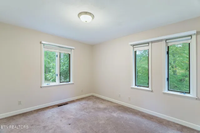 $529,900 | 4969 Back Valley Road, Speedwell, TN 37870