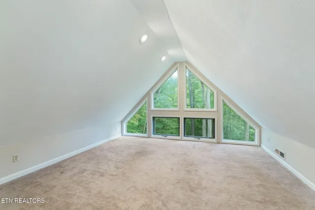 $529,900 | 4969 Back Valley Road, Speedwell, TN 37870