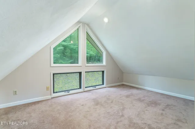 $529,900 | 4969 Back Valley Road, Speedwell, TN 37870