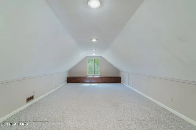 $529,900 | 4969 Back Valley Road, Speedwell, TN 37870