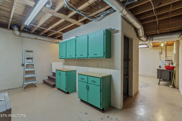 $529,900 | 4969 Back Valley Road, Speedwell, TN 37870