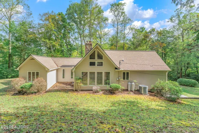 $529,900 | 4969 Back Valley Road, Speedwell, TN 37870