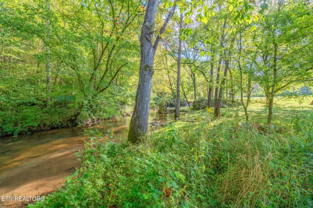 $529,900 | 4969 Back Valley Road, Speedwell, TN 37870