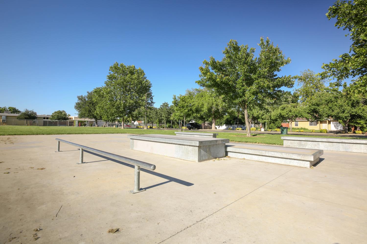 1424 Kitchner Road Sacramento, CA 95822 - Photo 25 of 28 Park equipment
