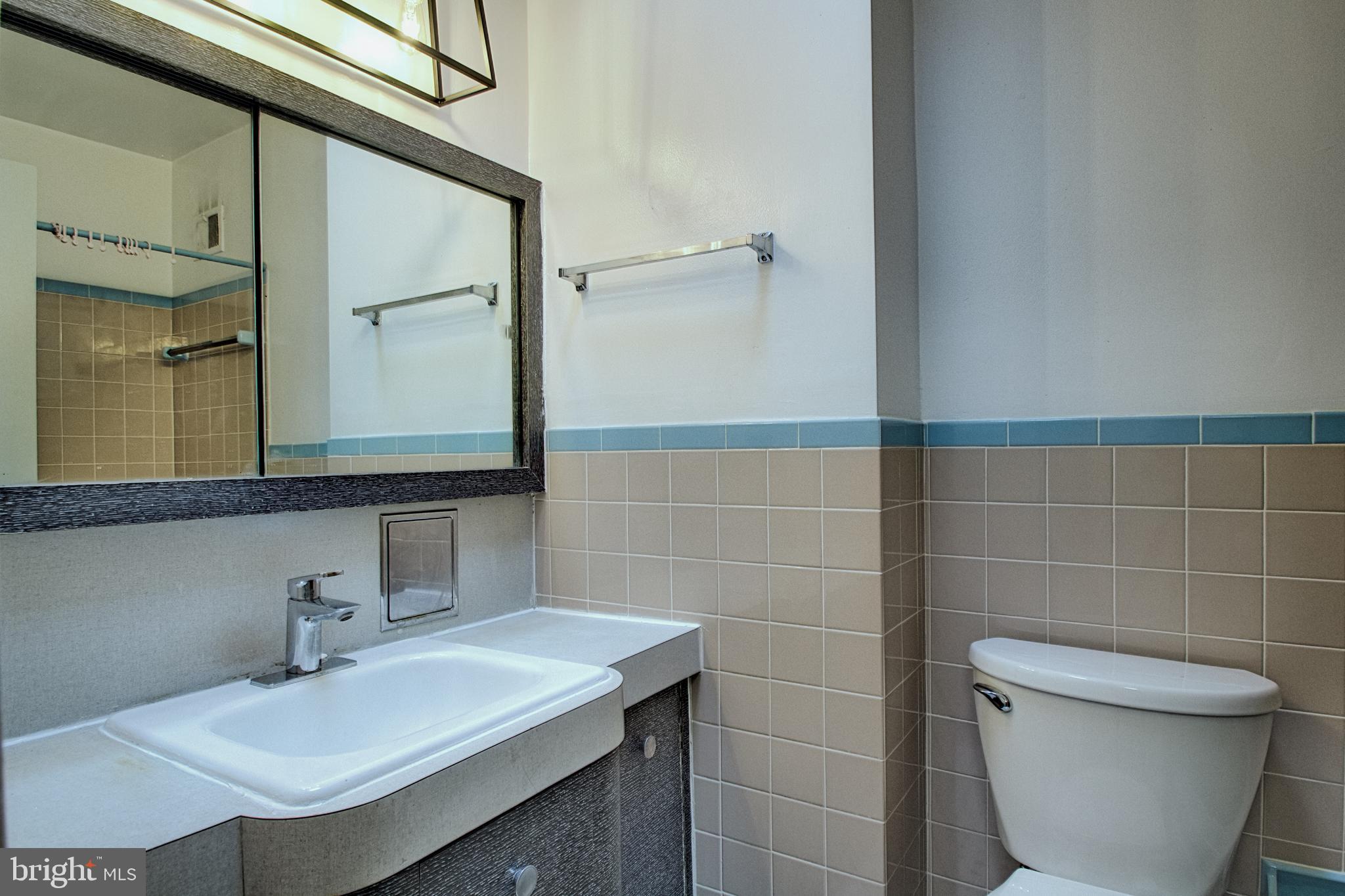 6329 Foxhill Road Philadelphia, PA 19120 - Photo 12 of 17 Gallery Image 12