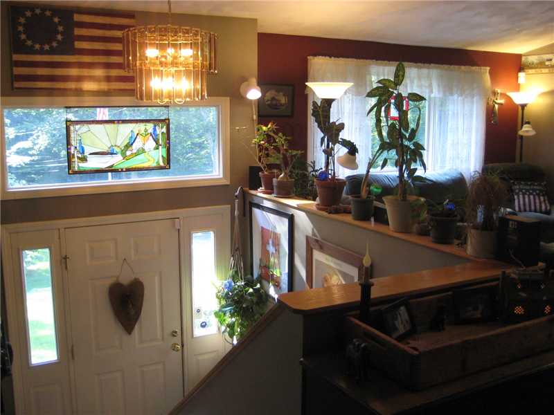 78 Franklin Road Coventry, RI 02816 - Photo 7 of 13 Entry.
