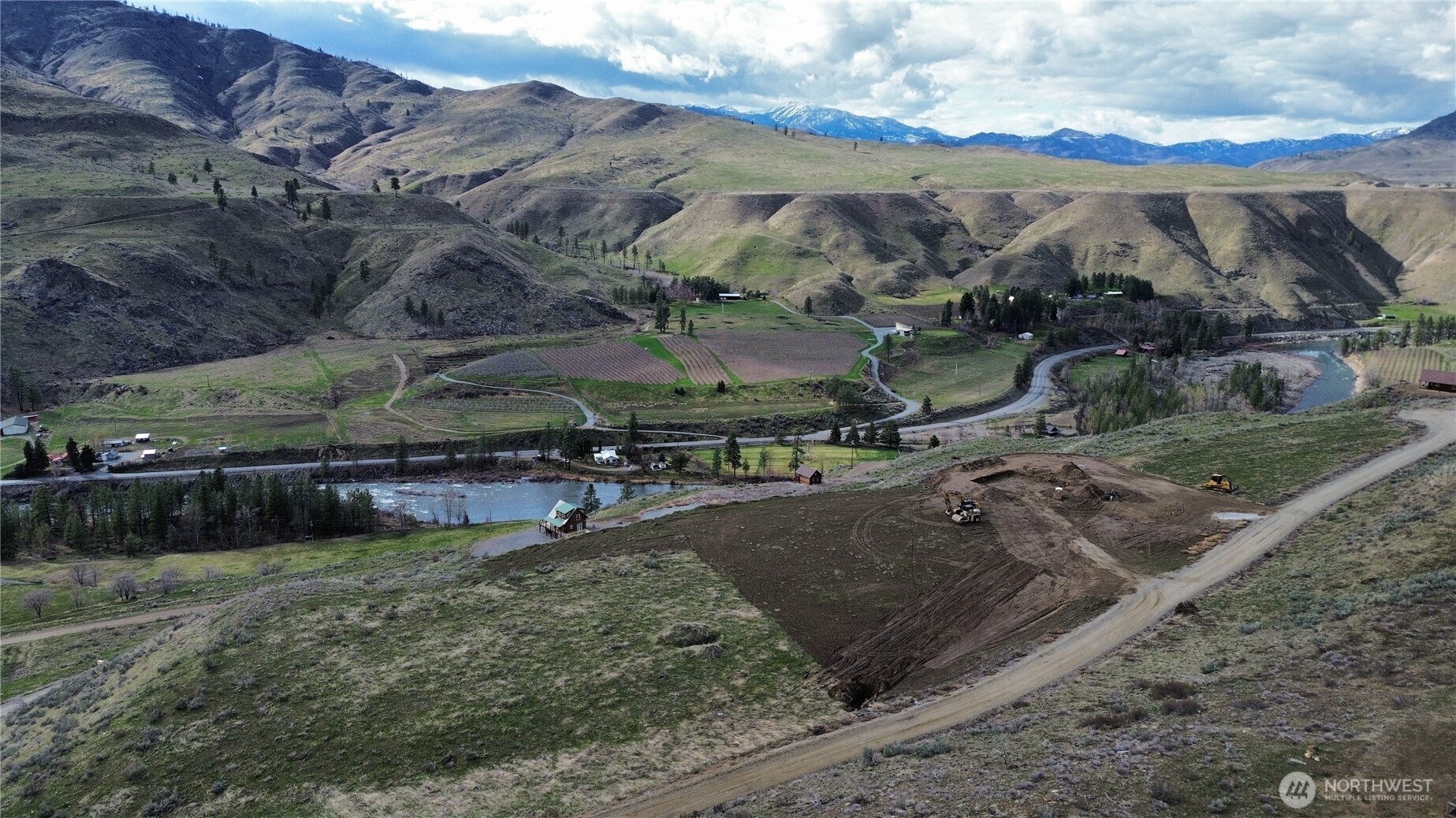 0 Flycast Road Pateros, WA 98846 - Photo 6 of 12 a view of a backyard with plants