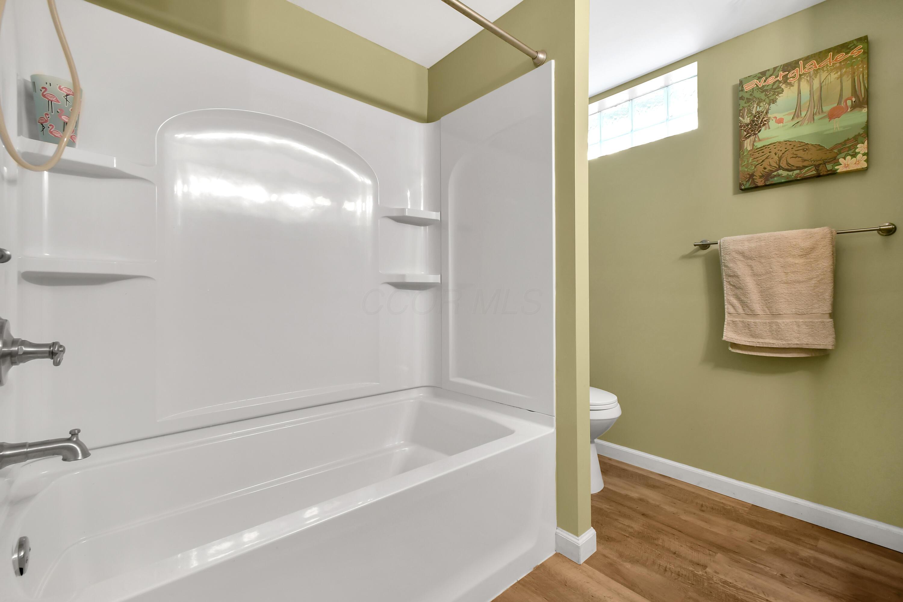 541 Northridge Road Columbus, OH 43214 - Photo 27 of 40 2nd Full Bath