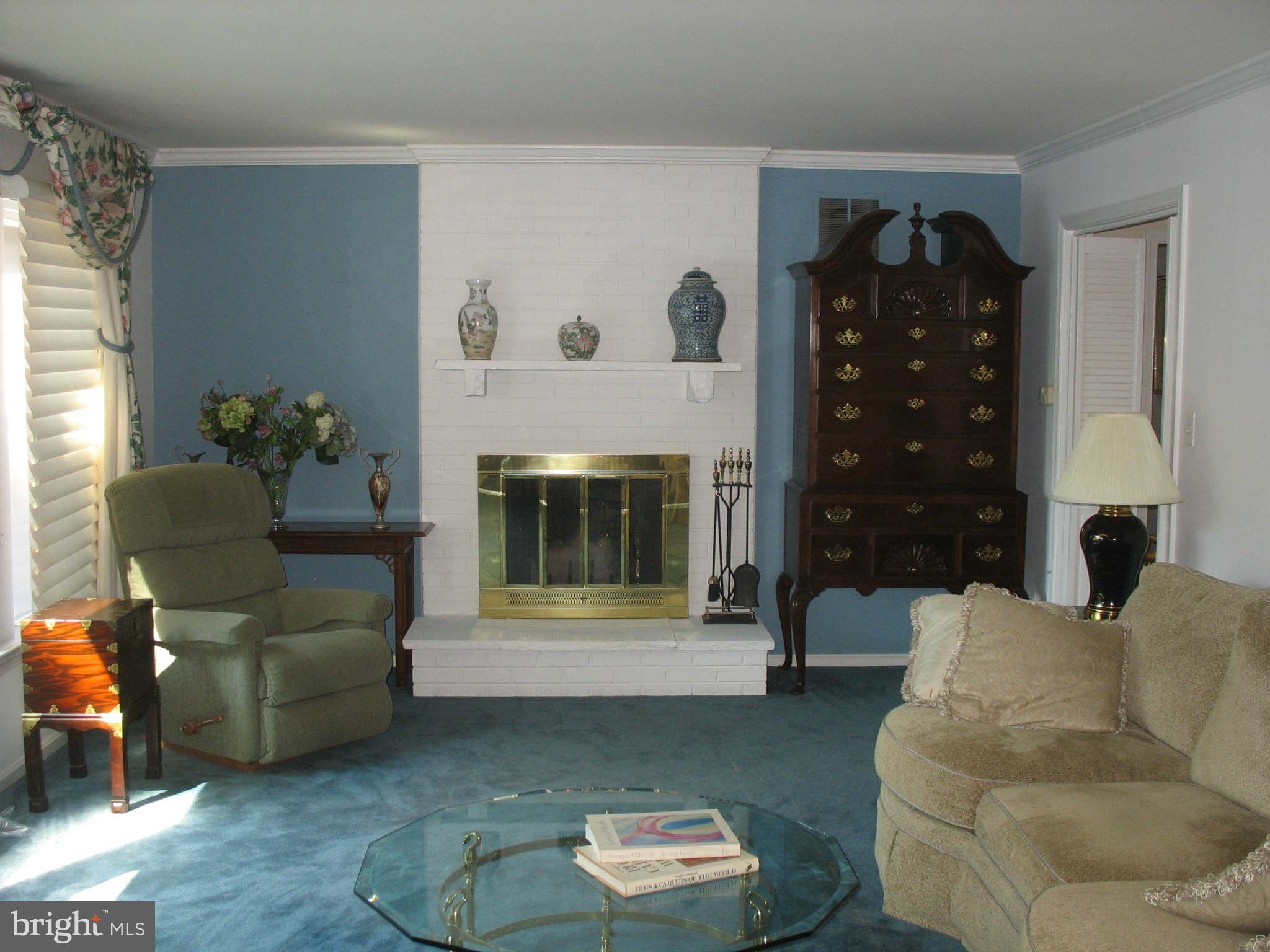 13112 Brandon Way Road Darnestown, MD 20878 - Photo 4 of 13 Living Room