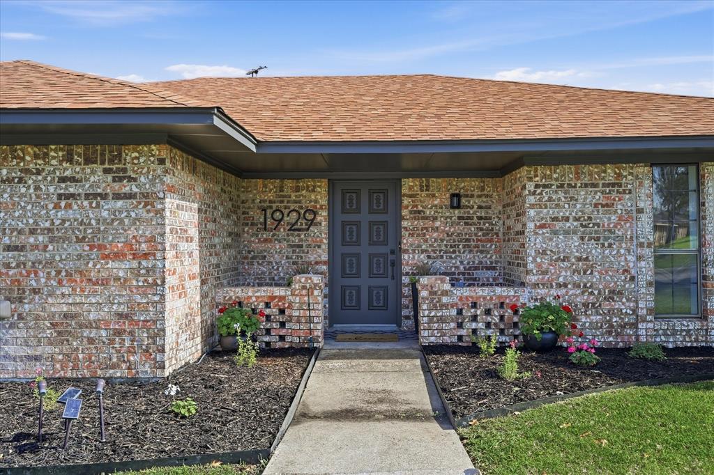 1929 Ruidoso Run Lewisville, TX 75077 - Photo 4 of 40