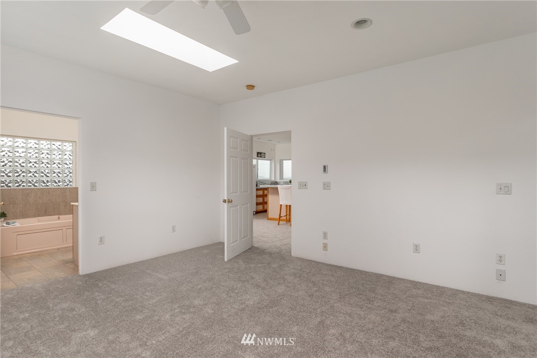 3023 Green Road Oak Harbor, WA 98277 - Photo 11 of 39 Gallery Image 11
