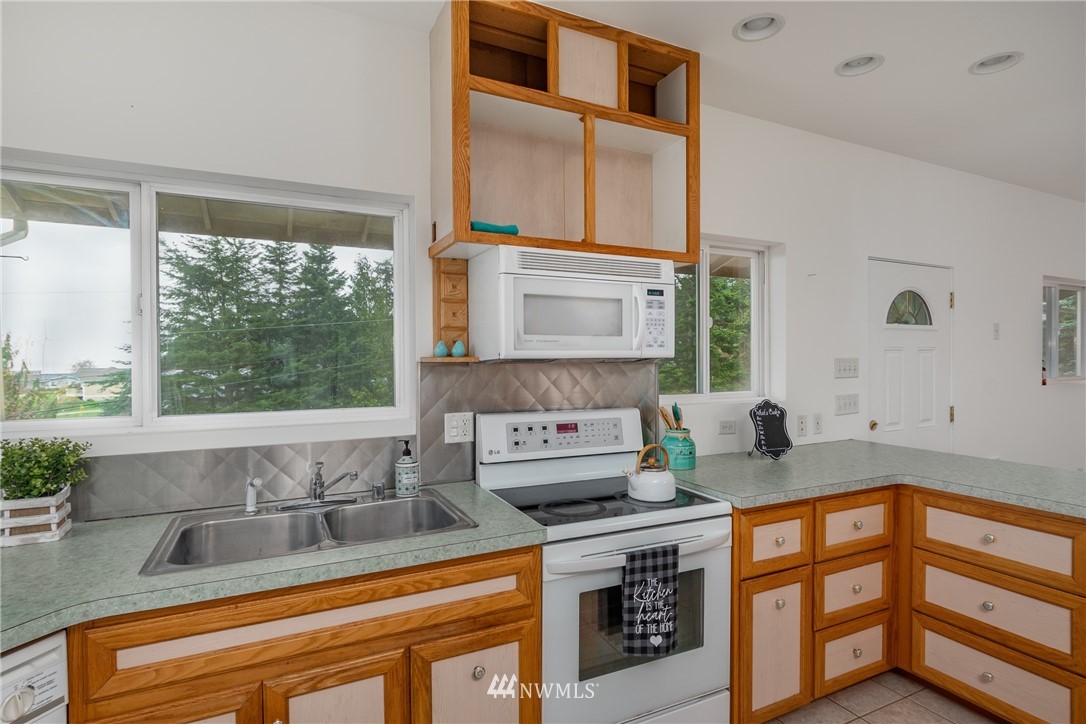 3023 Green Road Oak Harbor, WA 98277 - Photo 4 of 39 Gallery Image 4