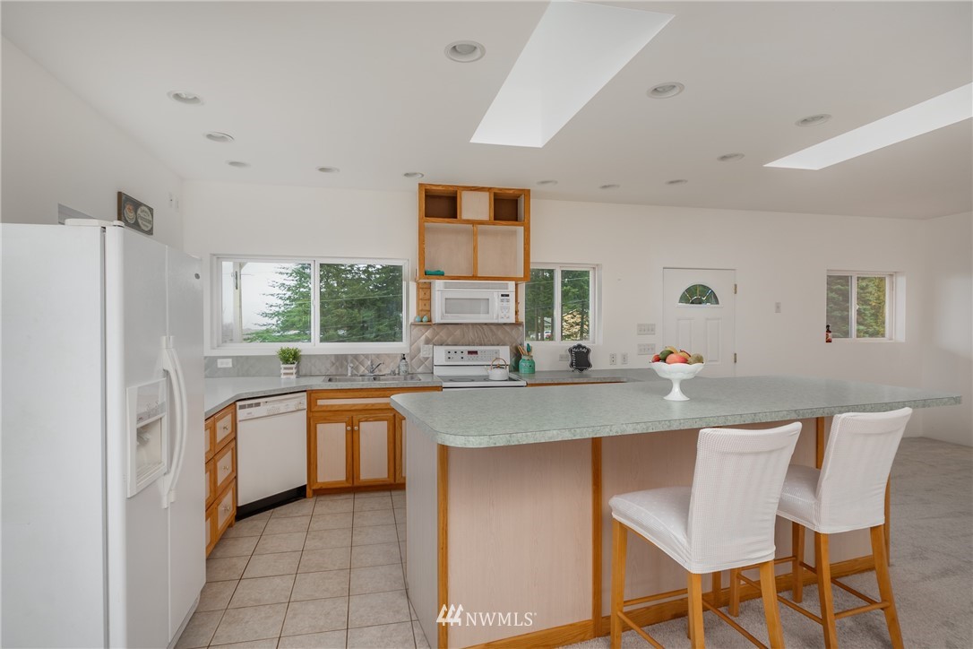3023 Green Road Oak Harbor, WA 98277 - Photo 5 of 39 Gallery Image 5