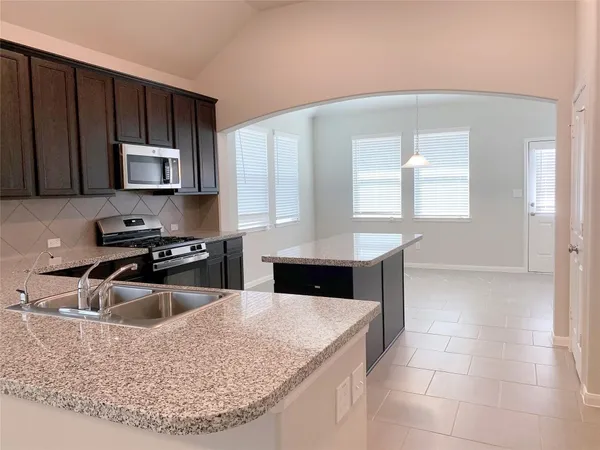 $2,250 | 14218 Singing Oaks Trail, Houston, TX 77045