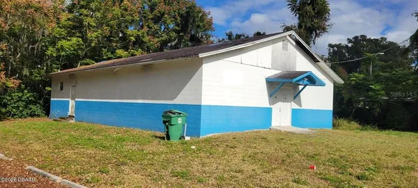 a view of a backyard with a tree