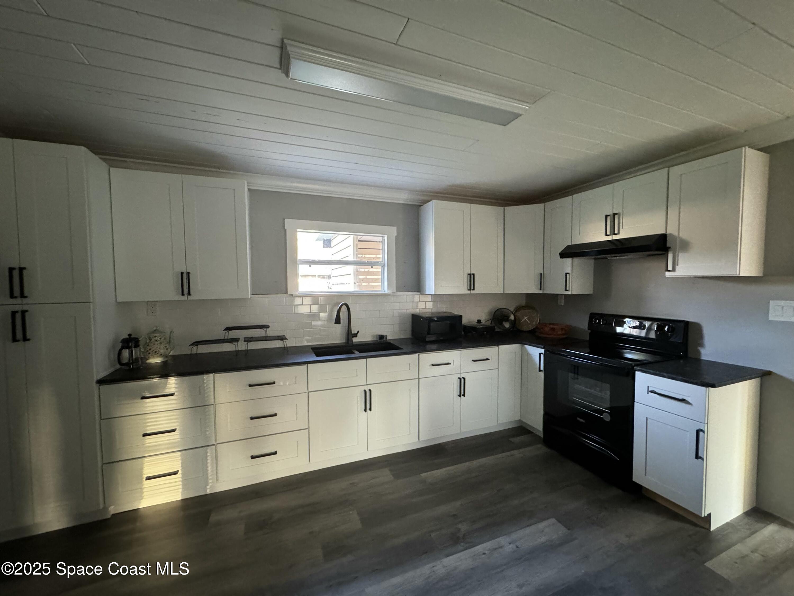 2415 Dairy Road Melbourne, FL 32901 - Photo 12 of 13 Kitchen
