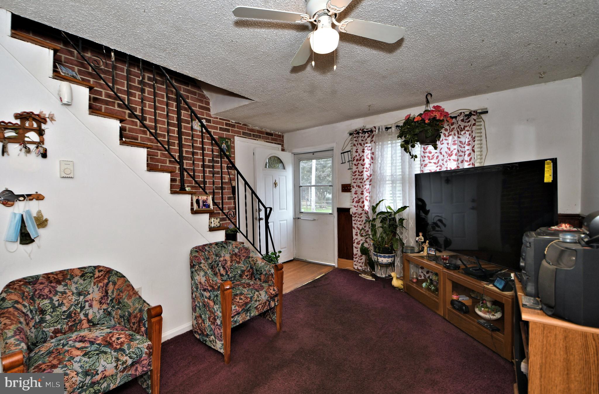 1805 State Rd. Croydon, PA 19021 - Photo 5 of 32 Living room