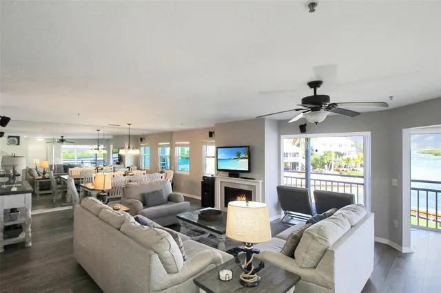 $9,500 | 1389 Siesta Bayside Drive, Unit 1389F, Sarasota, FL 34242