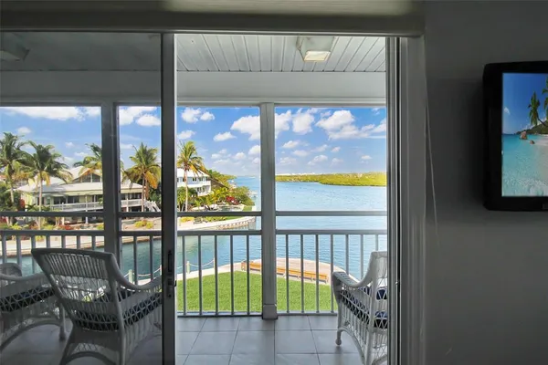 $9,500 | 1389 Siesta Bayside Drive, Unit 1389F, Sarasota, FL 34242