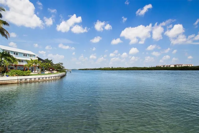 $9,500 | 1389 Siesta Bayside Drive, Unit 1389F, Sarasota, FL 34242