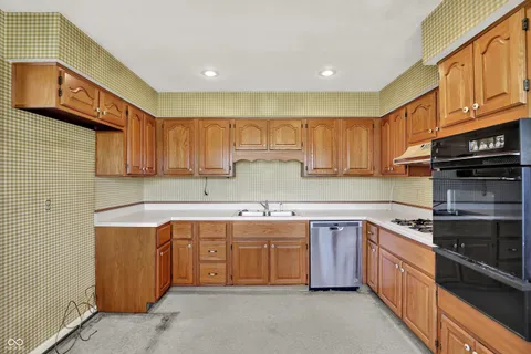 $250,000 | 2706 Lakewood Drive North, Carmel, IN 46033