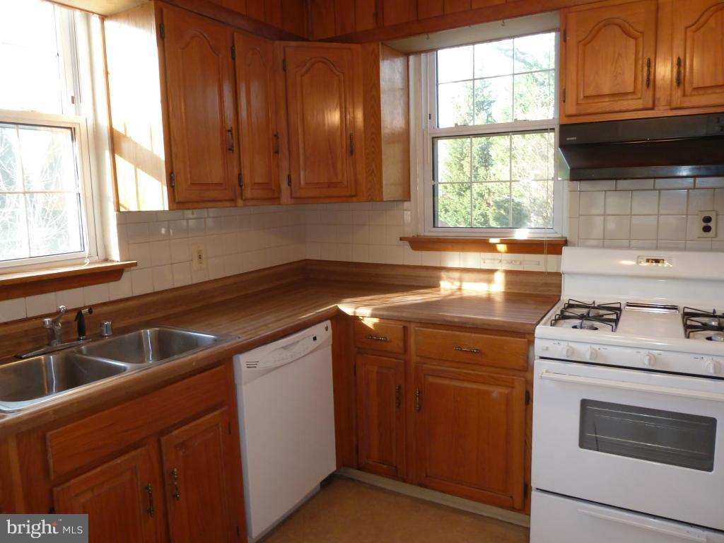 1809 Brisbane Street Silver Spring, MD 20902 - Photo 14 of 27 Kitchen