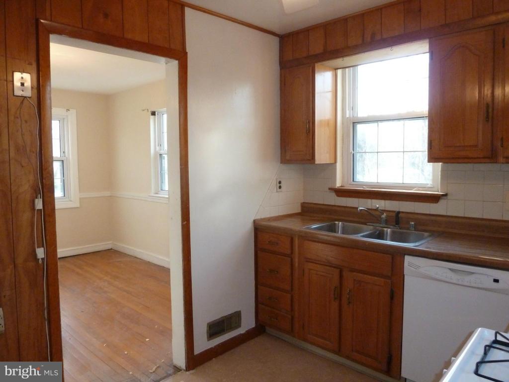 1809 Brisbane Street Silver Spring, MD 20902 - Photo 15 of 27 Kitchen