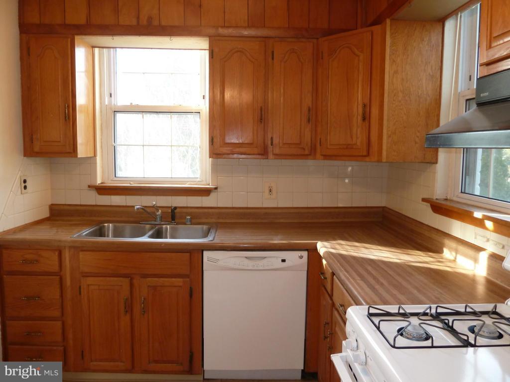 1809 Brisbane Street Silver Spring, MD 20902 - Photo 16 of 27 Kitchen