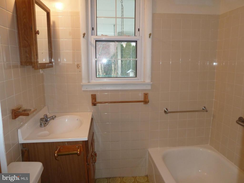 1809 Brisbane Street Silver Spring, MD 20902 - Photo 27 of 27 Bath