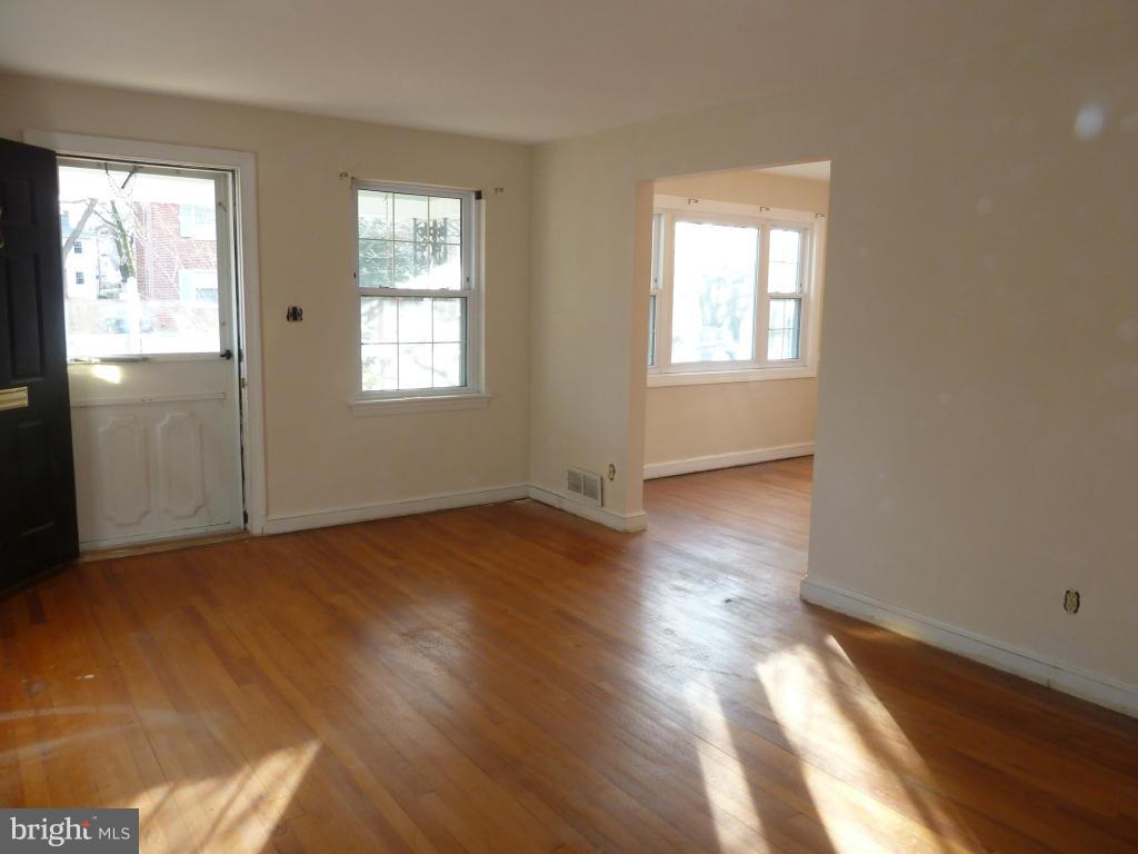 1809 Brisbane Street Silver Spring, MD 20902 - Photo 8 of 27 Living Room