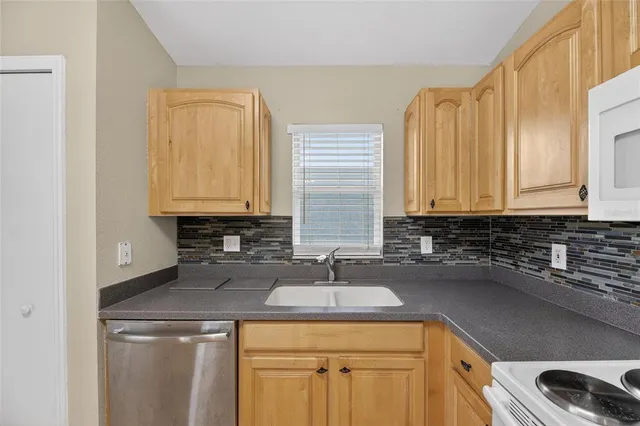 $2,500 | 140 Lookout Drive, Apollo Beach, FL 33572