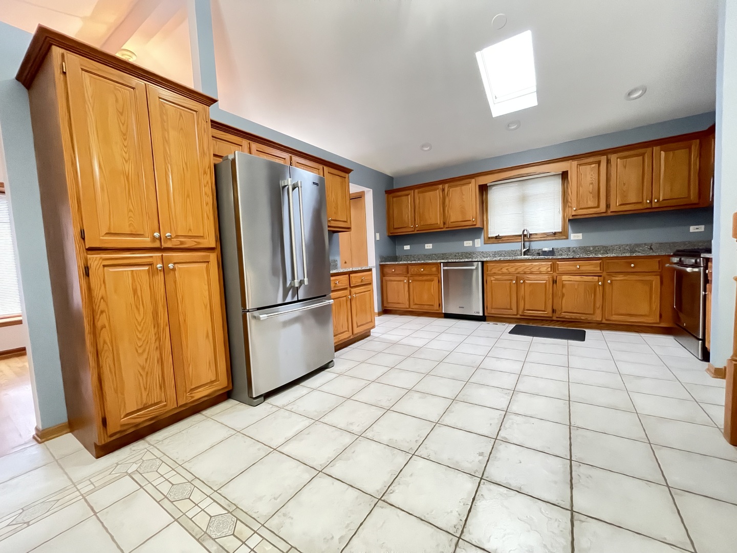 7051 West 64th Place Chicago, IL 60638 - Photo 3 of 23