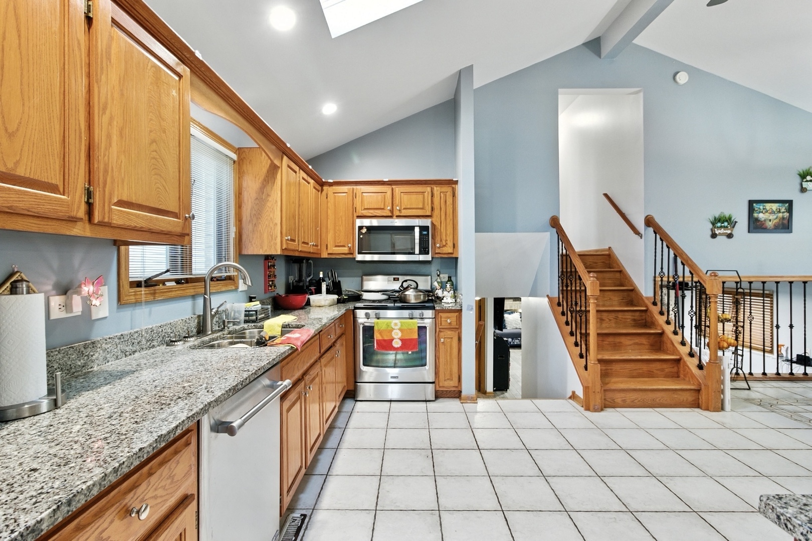 7051 West 64th Place Chicago, IL 60638 - Photo 4 of 23