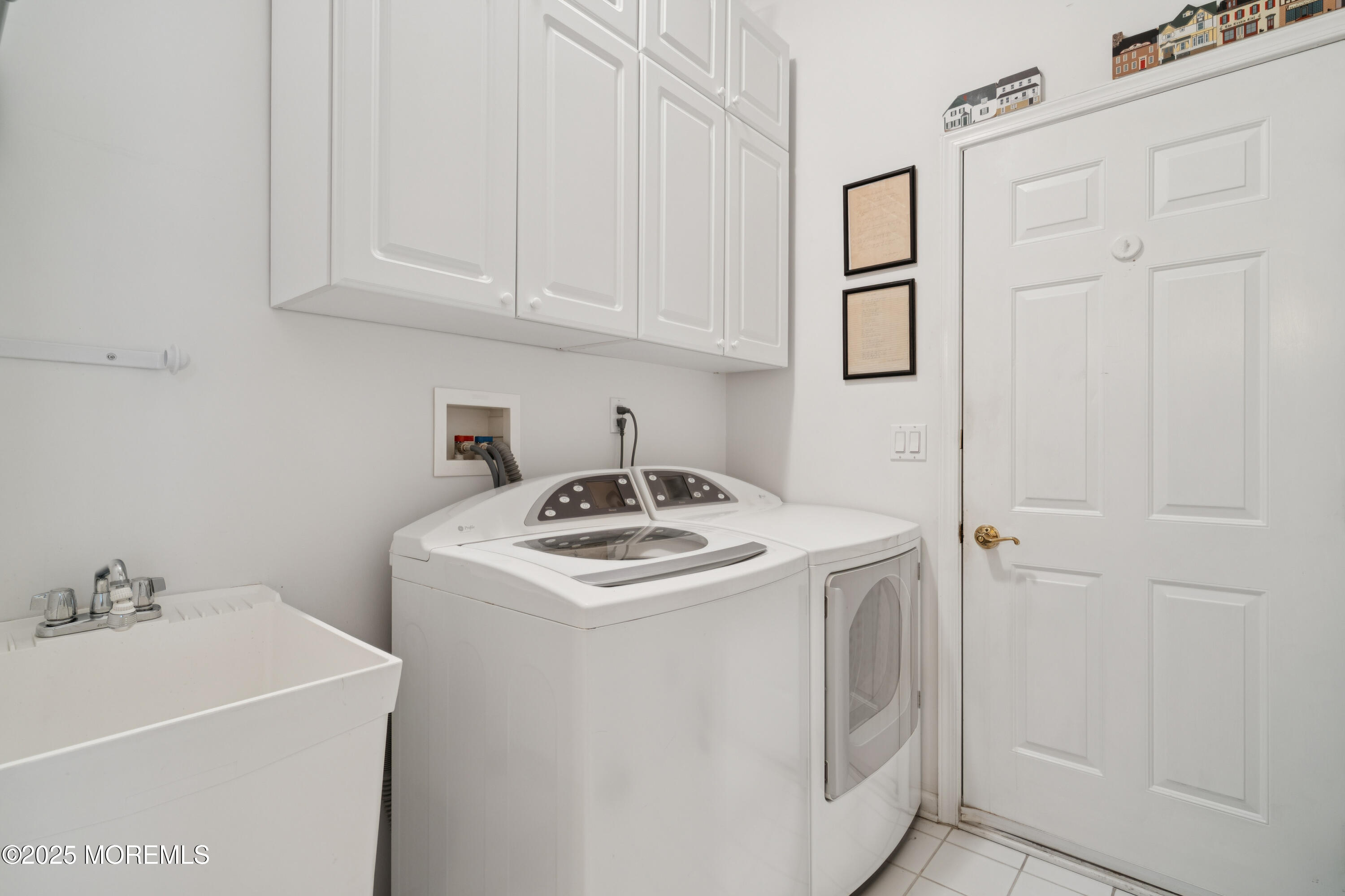 66 Crooked Stick Road Jackson, NJ 08527 - Photo 13 of 25 a utility room with dryer and washer